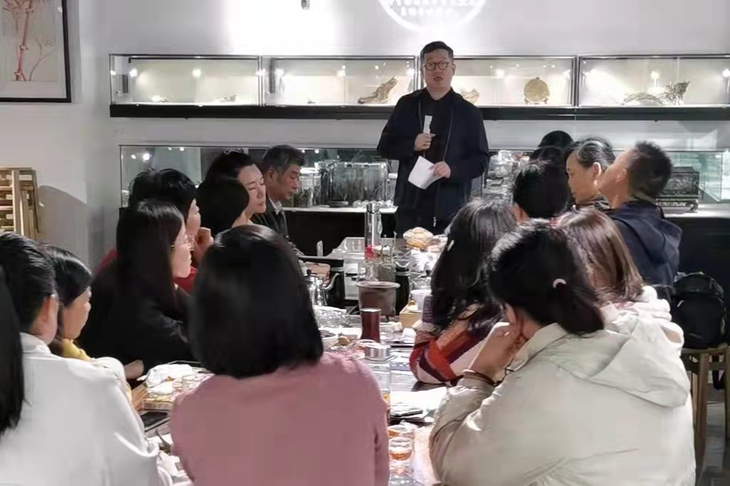上海接力爱公益事业发展中心开展沉香茶窖制技艺研讨会