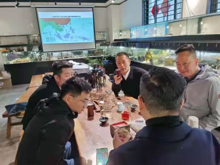 上海接力爱公益事业发展中心开展沉香茶窖制技艺第一科目沉香验匠的传习活动