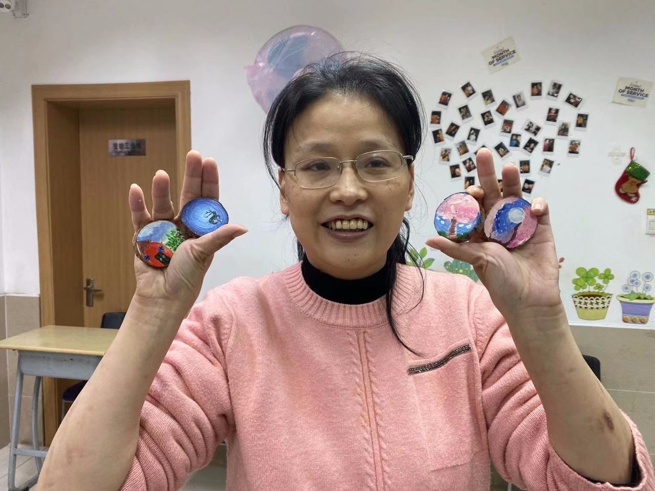 上海接力爱公益事业发展中心开展“木片彩绘 多彩生活”活动
