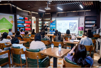 2025年11月11日，上海阳光未来青少年素质拓展中心在华建集团华东院、钟书阁  ( 绿地缤纷城店 )开展“数智化时代教育 行企校 协同育人”学习实践活动。